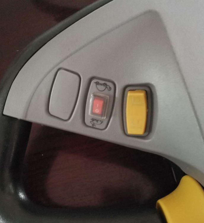 全自動叉車的龜速鍵