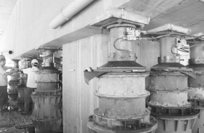 埃米頓千斤頂曾參與石家莊新舊高架橋?qū)庸ぷ? style=