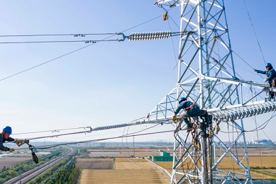 電力工人高空緊線時為什么青睞埃米頓手扳葫蘆
